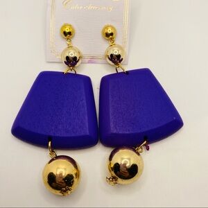 Earrings wooden in Purple. Light weight pierced!